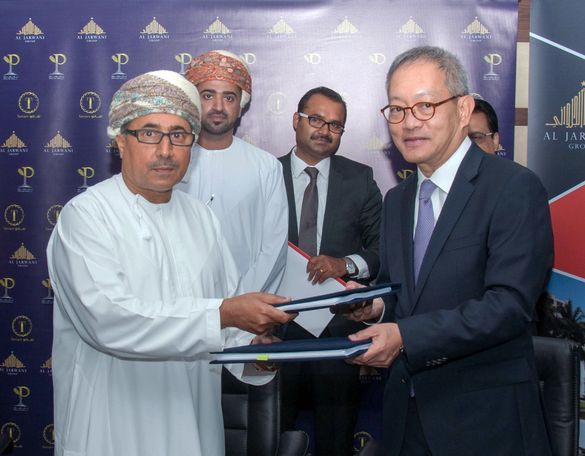 Executives of Dusit International and Al Jarwani Group 