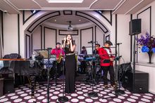 Elizabeth Tan and band at The Gainsborough Bath Spa