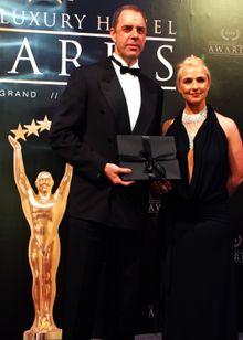 Bede Barry receives the award from the World Luxury Hotel Awards