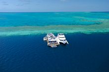 Cruise Whitsundays Great Barrier Reef pontoon