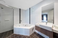 BW Hunter Gateway spa suite