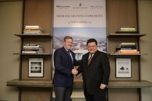 Signing ceremony between YTL Hotels and Marriott International. L-R - Mr Craig Smith, President & Managing Director - Asia Pacif