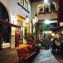Take a photography lesson in La Arcada, and learn how to capture the many facets of the season. 