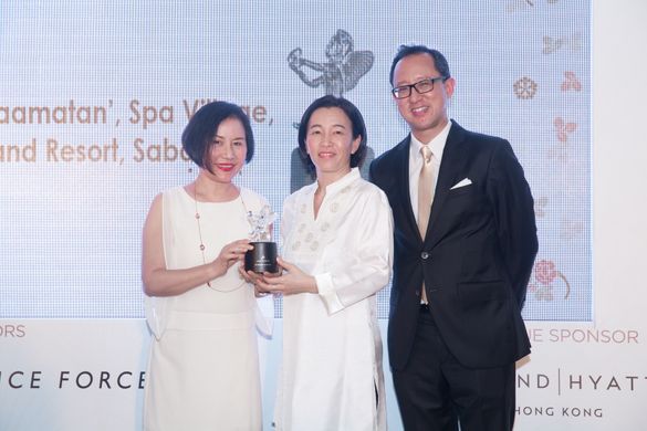 L-R- Mr Foong Seong Khong, Managing Director (Asia) - Blu Inc Media (HK) Limited, Ms Chik Lai Ping, Vice President - YTL Hotels,