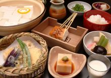 Traditional Yudofu at Junsei Restaurant. Image courtesy of Kyoto Convention and Visitors Bureau.
