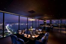 Horizon rooftop bar & restaurant on the 34th Floor