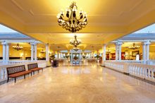 Grand Palladium Lady Hamilton lobby