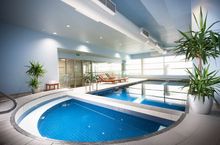 PARKROYAL Melbourne Airport main pool
