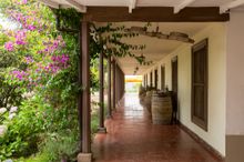 Viña Flaherty opens its antique hacienda to Upscape clients. 