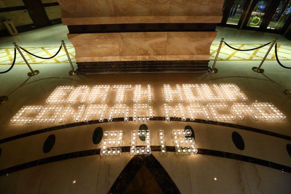 Conrad Macao celebrated Earth Hour 2016 with 411 candles illuminating the hotel foyer澳門康萊德酒店於酒店大堂燃點411支蠟燭，以支持「2016年地球一小時」活動