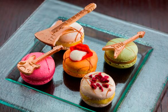 Jumeirah Carlton Tower - Exhibitionism macarons