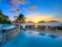 Cap Maison infinity pool