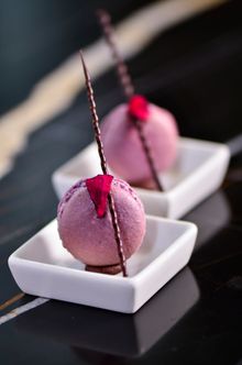 Black currant macaroon