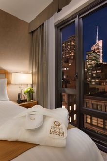 Executive Hotel Le Soleil New York Executive Queen Suite