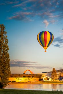 One of the best and most peaceful ways to see the sights of Canberra is with a hot air balloon ride.
