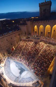 Avignon_Festival cour d'honneur palais