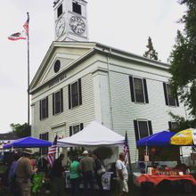 The setting of the Art & Wine Festival is the historic grounds of the Mariposa County Courthouse. 