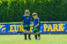 In die Leibchen wachsen die Kids noch rein