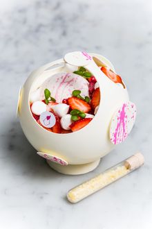 Shangri-La hotel, Sydney, Anna Polyviou MasterChef Dessert, Annas Mess, photo by Nikki To