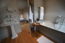 Ensuite bathroom off double bedroom 