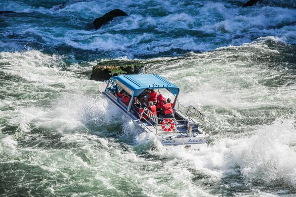Jet boating in Hells Canyon