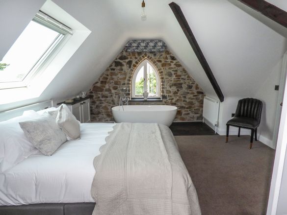 The bedroom at Rhodewood Lodge