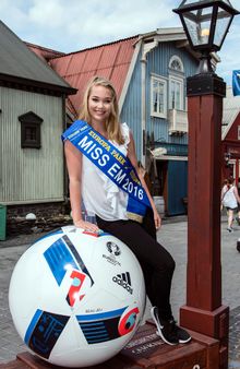 Arna Ýr Jónsdóttir fühlt sich im Isländischen Themenbereich im Europa-Park zu Hause