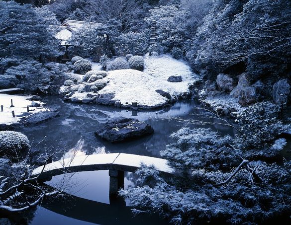 Shoren-in Temple in the snow. 