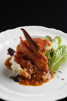 Yan Toh Heen Guest Chef Wakiya's Wok-seared Lobster with Brown Sauce