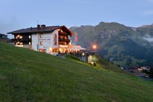Hotel Goldener Berg in Lech
