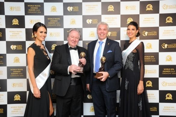 Complex General Manager Thomas Schoen is presented with Pine Cliffs Resort's two 2016 World Travel Awards