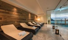Relaxing in Chalet Eden Rock