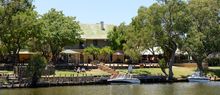 Ravenswood Pub on the Murray River (Peel Region)