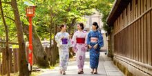 Kinosaki Onsen- Visitors in Yukata