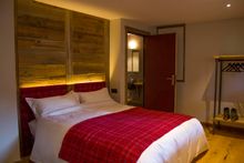Chalet Deux Chevaux - ensuite kingsize bedroom