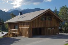 Chalet Deux Chevaux - located 15 minutes walk from central Morzine