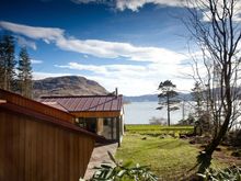 Knoydart Hide exterior