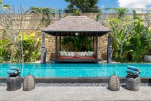Des Indes III - Poolside bale