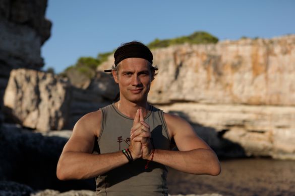 Ralf Bauer beim Yoga © Martin Christ