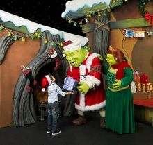 Shrek's Holiday House_Shrek & Fiona with kid