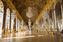 The Hall of Mirrors, Palace of Versailles © Jose Ignacio Soto / Shutterstock.com