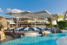 New look of poolside bar and restaurant La Cascada