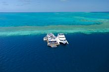 Cruise Whitsundays Great Barrier Reef pontoon