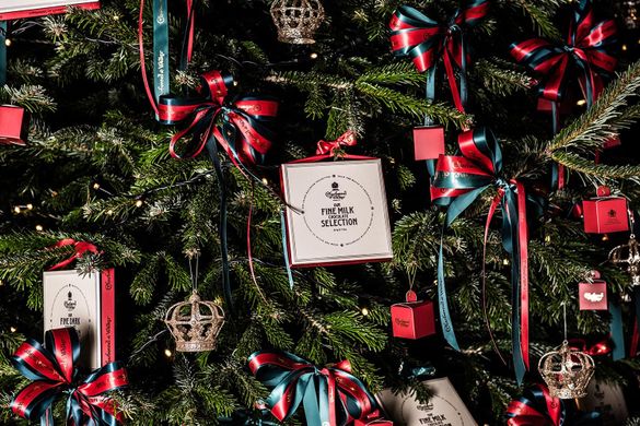 All Ribbons and Bows for Cliveden’s Delicious Christmas Tree