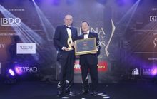 Mr. Mark McWhinnie, Senior Vice President of Resort Operations and Development, Sands China Ltd (left), collected the award for 'Best Hotel Development' on behalf of The Parisian Macao at the 2016 China Property Awards from Mr. Lawrence Wong, President of