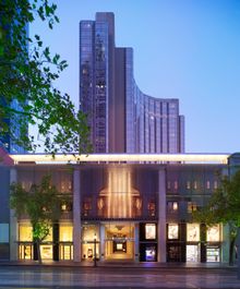 Grand Hyatt Melbourne is located on prestigious Collins Street with iconic graffiti filled laneways, famous Flinders Lane food scene, the theatre district and luxury shopping strip right on its doorstep.