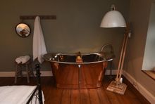 Sett Cottage - free standing bath in master bedroom 