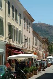 L'Ile Rousse cafes 