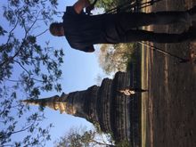 Robbo in front of a chedi