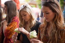 Miss World Australia 2016 and the four runners up experiencing Thainess in Ayutthaya
